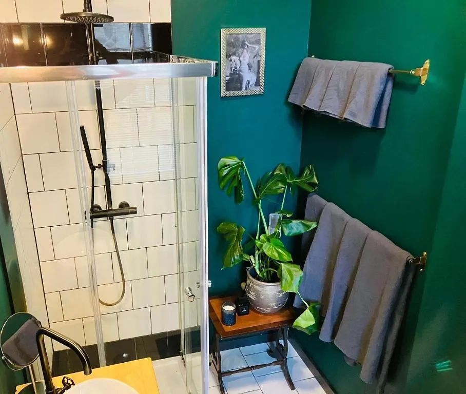 Living History - Suikernest Aparthotel Antwerpen 0*,