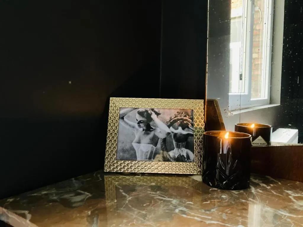 Living History - Suikernest Aparthotel Antwerpen
